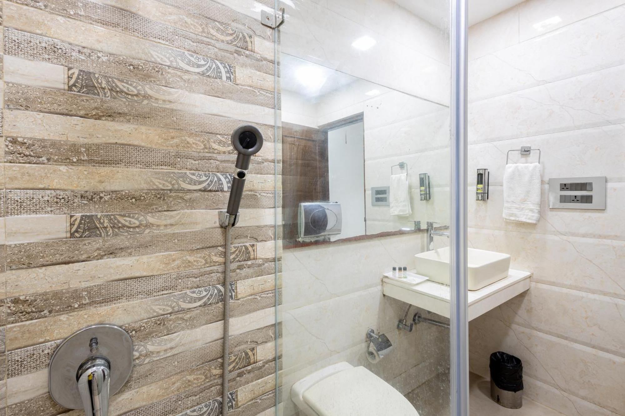 דלהי Hotel Panickers Residency - Ajmal Khan Market Near Karol Bagh Metro מראה חיצוני תמונה