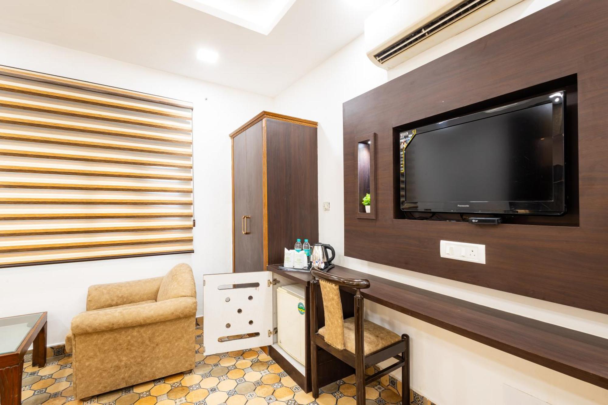 דלהי Hotel Panickers Residency - Ajmal Khan Market Near Karol Bagh Metro מראה חיצוני תמונה