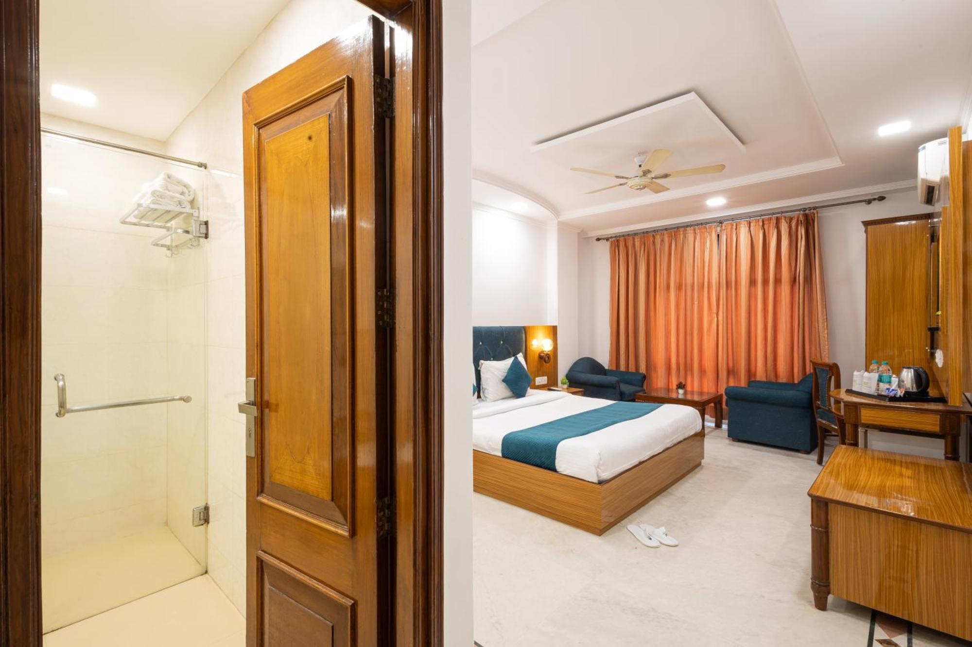 דלהי Hotel Panickers Residency - Ajmal Khan Market Near Karol Bagh Metro מראה חיצוני תמונה