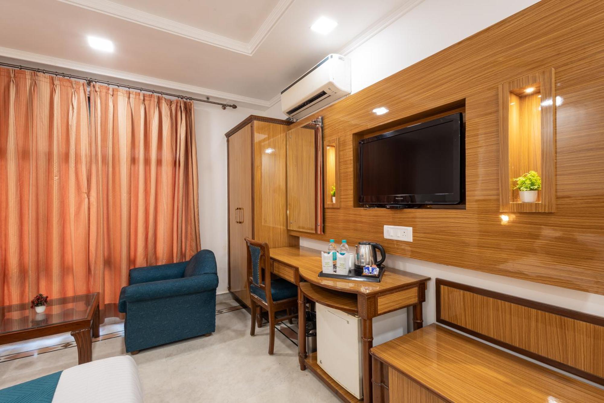 דלהי Hotel Panickers Residency - Ajmal Khan Market Near Karol Bagh Metro מראה חיצוני תמונה