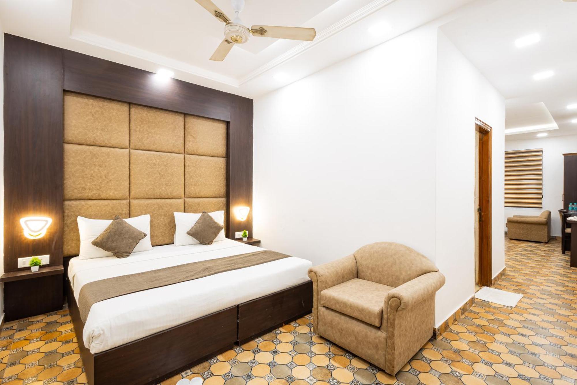 דלהי Hotel Panickers Residency - Ajmal Khan Market Near Karol Bagh Metro מראה חיצוני תמונה