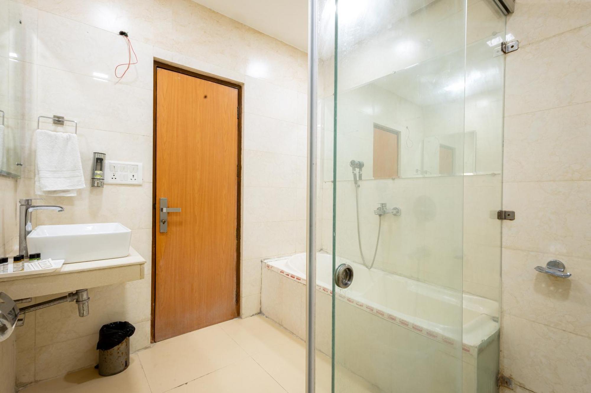 דלהי Hotel Panickers Residency - Ajmal Khan Market Near Karol Bagh Metro מראה חיצוני תמונה