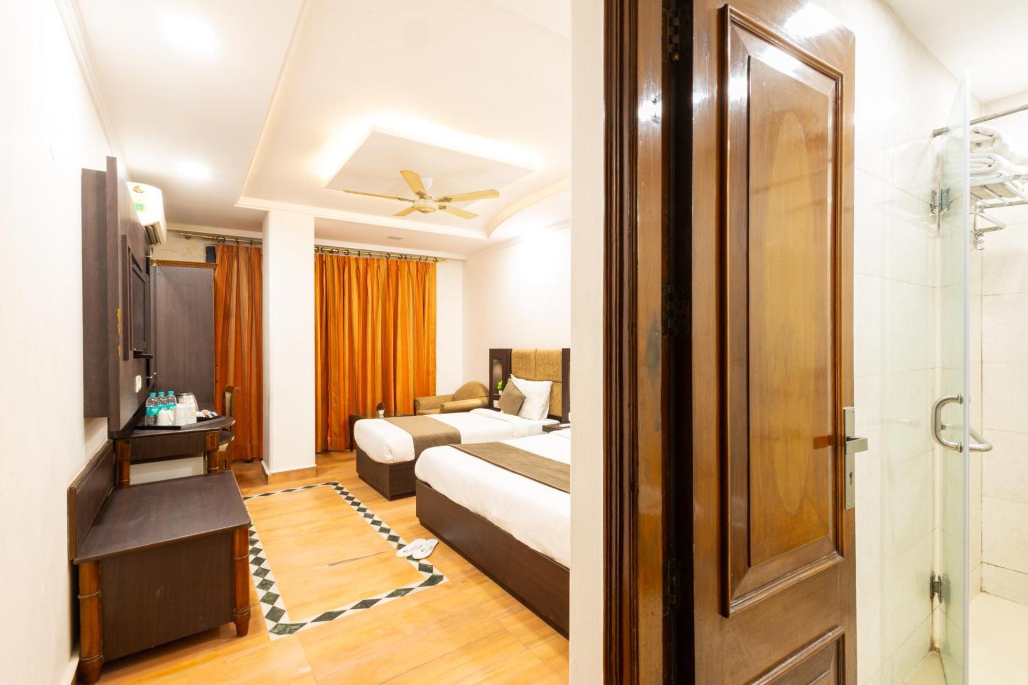 דלהי Hotel Panickers Residency - Ajmal Khan Market Near Karol Bagh Metro מראה חיצוני תמונה